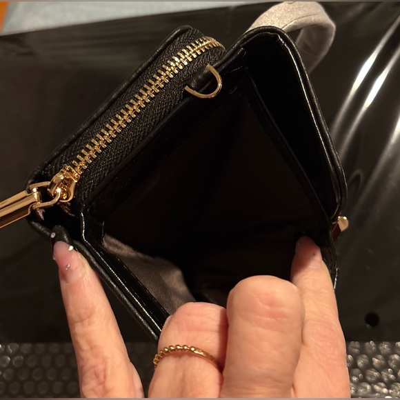 NWT Elegant Black Pebbled Vegan Leather Handbag with Crossbody Strap - Picture 8 of 10